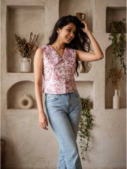 Vastara TheLabel - Vintage Floral Print Pink Crop Top