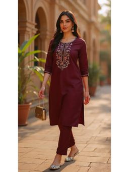 Vaamsi - Women Maroon Silk Blend Embroidered Straight Kurta