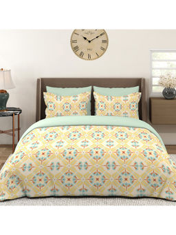Layers - Basicx 120 TC Cotton Yellow Double Bedsheet with 2 Pillow Covers (Queen)