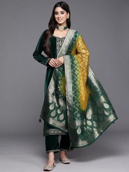 Trendmalls - Green Velvet Embroidered Kurta and Pant with Dupatta