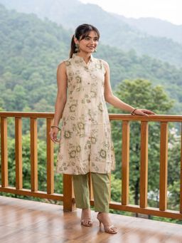 Tansi - Women Green Button-Down Sleeveless Kurta with Pant