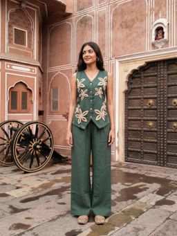 KAFTANIZE - Women Green Embroidered Co-Ord Set