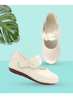 FREEPLAY - Girls Embellished Round Toe White Ballerina