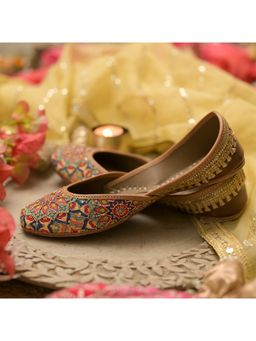 Coral Haze - Multi Colored Mandala Print Juttis