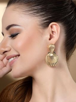Karatcart - Gold Plated Sea Shell Design Contemporary Dangler Earrings