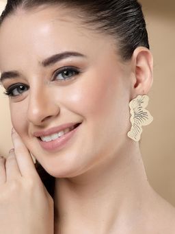 Karatcart - Gold Plated Flower Petrel Design Drop Earrings
