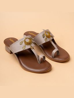 VANSON - Hands Fo Humza Tan Block Heel Sandal