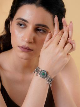 Teejh - Saral Silver Green Bracelet