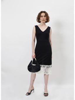 AAREIN - Black V-Neck Lace Bodycon Midi Dress