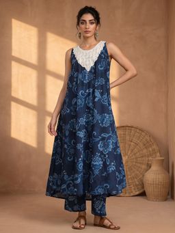 AADVIKA - Women Navy Blue Floral Printed Kurta with Pant