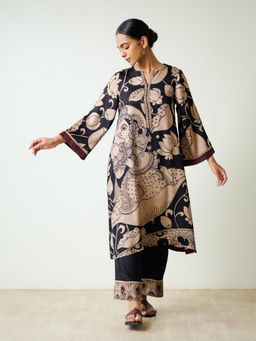 Rustorange - Women Black Floral Printed Kurta with Pant