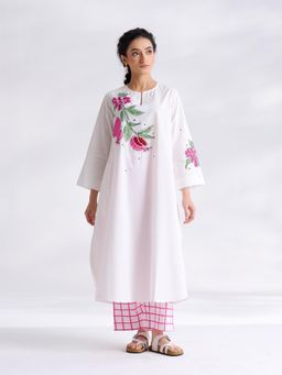 Rustorange - Women White Floral Printed Kurta with Pant