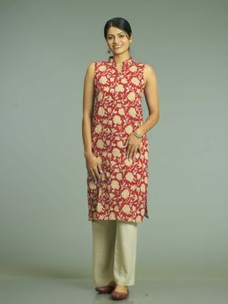 Stree Basics - Women Maroon Floral Printed Kurta
