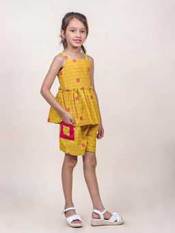JILMIL - Girls Mustard Checks Cotton Top & Shorts (Set of 2)