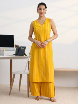 Gerua By Libas - Women Stripes Cotton Blend Kurta with Pant