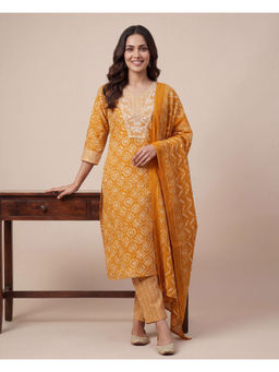 Gerua By Libas - Women Embroidered Cotton Blend Kurta and Pant with Dupatta