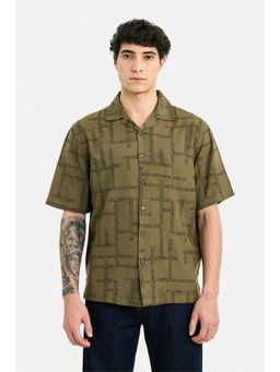 Snitch - Men Olive Geometric Printed Half Sleeves Shirt