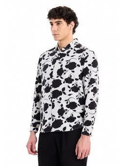 Snitch - Men Black and White Floral Printed Full Sleeves Regular Casual Shirt