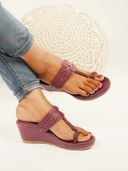 Burgundy color option, Currently selected