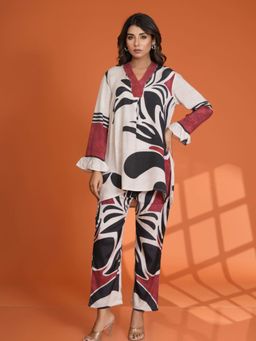 KAFTANIZE - Muslin Base Bold Placement Printed V-Neck Co-Ord (Set of 2)