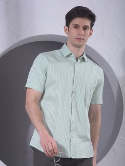CRIMSOUNE CLUB - Men Green Vertical Stripes Cotton Shirt