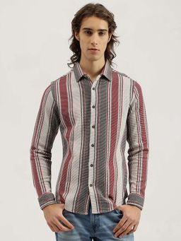United Colors of Benetton - Slim Fit Spread Collar Striped Casual Shirt