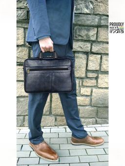 The Clownfish - Icon Faux Leather 15.6 inch Laptop Messenger Bag - Blue