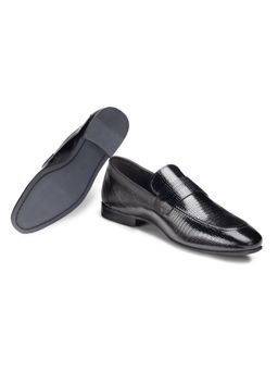 HATS OFF ACCESSORIES - Black Solid-plain Loafers For Men