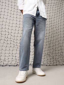 Hubberholme - Men Cotton Washed Relaxed Fit Mid-Rise Jeans