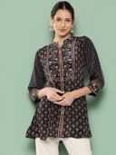 Black color option, Sold out, Currently selected