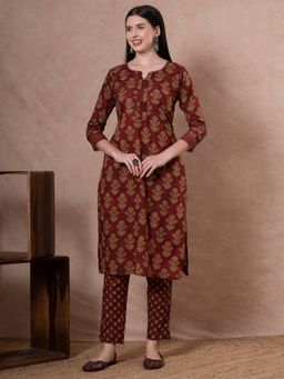 FASHOR - Ethnic Floral Printed Straight Fit Kurta With Pant - Maroon