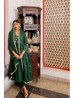 Zebein - Kanika Anarkali Kurta with Pant and Dupatta - Green