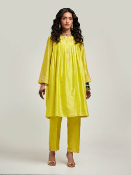 Anantaa by Roohi Trehan - Short Embroidered Yoke Kurta With Pant - Green
