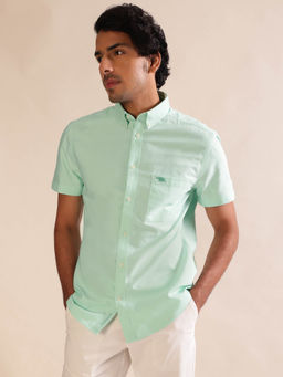Andamen - Regular Fit Men Green Half Sleeve Patch Pocket Casual Shirt