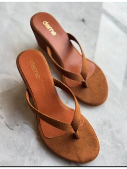 Shoe that fits you - Brown Thong Wedges Heels