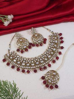 I Jewels - White and Maroon Gold Plated Traditional Handcrafted Kundan Pearl Choker Jewellery Set
