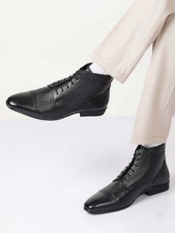 Teakwood - Men Black Texture Leather Lace-Up Chukka Boots