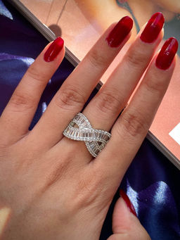 ISHKAARA - Criss-Cross Ad Stone Studded Ring