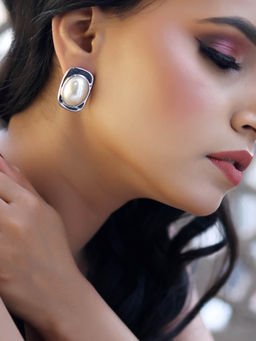 Kraft Smiths - Nora White Big Pearl Stud Earrings