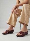 Maroon color option, Currently selected