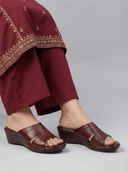 Maroon color option, Currently selected