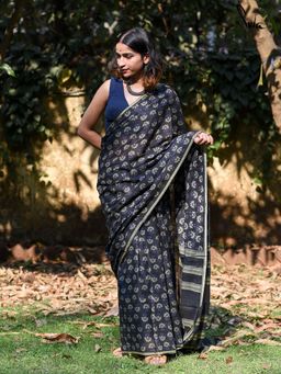 Suta - Women Navy Blue Cotton Floral Printed Saree Without Blouse