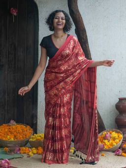 Suta - Women Red Cotton Foil Printed Saree Without Blouse