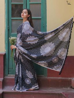 Suta - Women Black Cotton Floral Printed Saree Without Blouse