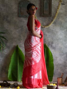 Suta - Women White and Red Tie and Dye Cotton Saree Without Blouse