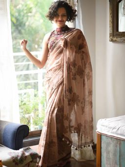 Suta - Women Brown Viscose Floral Printed Saree Without Blouse