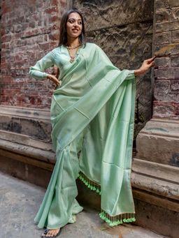 Suta - Women Pista Green Stripes Woven Handloom Saree Without Blouse