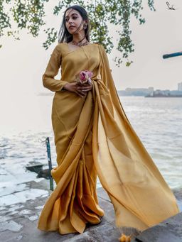 Suta - Women Gold Stripes Woven Handloom Saree Without Blouse