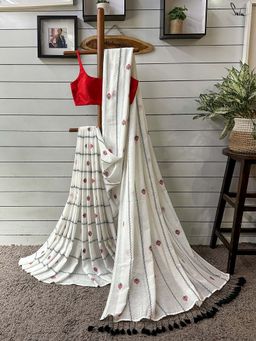 Suta - Women Off White Cotton Handloom Saree Without Blouse