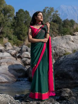 Suta - Green Solid Saree Without Blouse